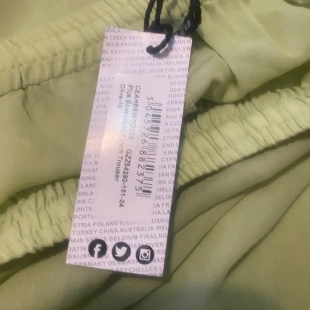 Boohoo Olive Plus Essential Sheer wide legs Beach trouser, size 16